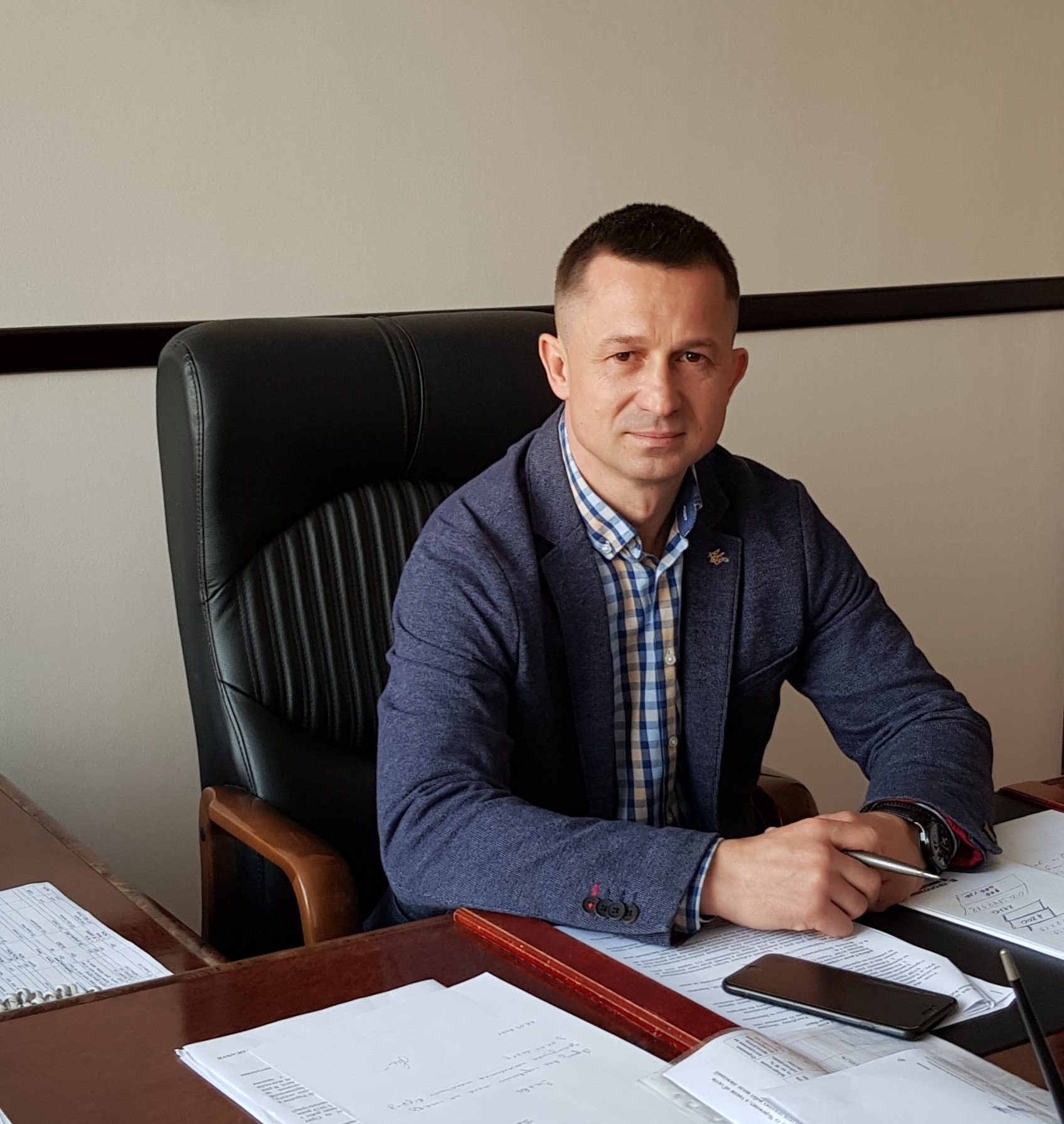 Обкладинка новини Депутат Чернівецької міськради Андрій Кавуля склав мандат через службу в армії
