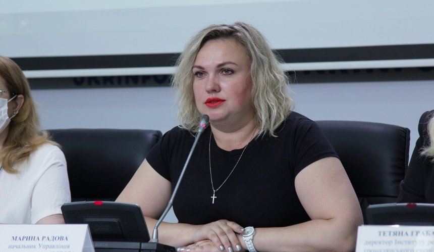 Обкладинка новини Посадовицю КМДА, учасницю "п'яної вечірки", викрили на хабарі