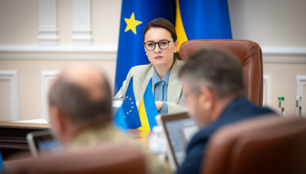 Обкладинка новини Чоловіки 18–22 років зможуть безперешкодно виїжджати за кордон — рішення уряду. Коментар речника ДПСУ Демченка Обкладинка новини Чоловіки 18–22 років зможуть безперешкодно виїжджати за кордон — рішення уряду. Коментар речника ДПСУ Демченка