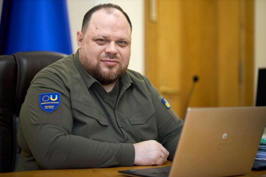Обкладинка новини Стефанчук: у Раді розглядають варіанти виїзду за кордон для чоловіків віком 18–25 років