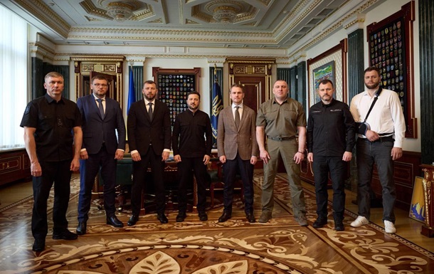 Обкладинка новини Зустріч Зеленського з антикорупційними органами: обговорили реакцію суспільства та ризики для незалежності НАБУ і САП