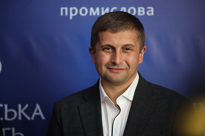 Обкладинка новини Сергій Козир тимчасово очолить херсонський осередок партії "Слуга народу" Обкладинка новини Сергій Козир тимчасово очолить херсонський осередок партії "Слуга народу"