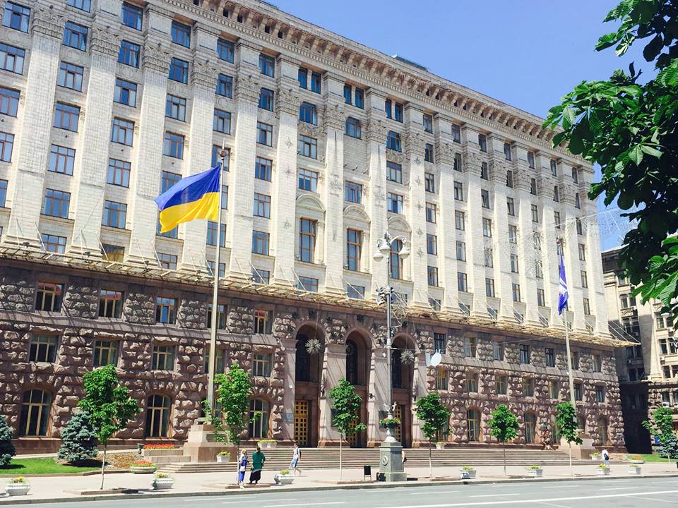 Обкладинка новини Трьох депутатів Київради, військових ЗСУ, перекидають з Києва на інші напрямки