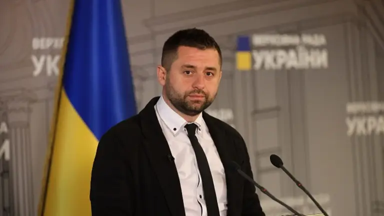 Обкладинка новини Арахамія: наради щодо виборів в Офісі президента не проводилось