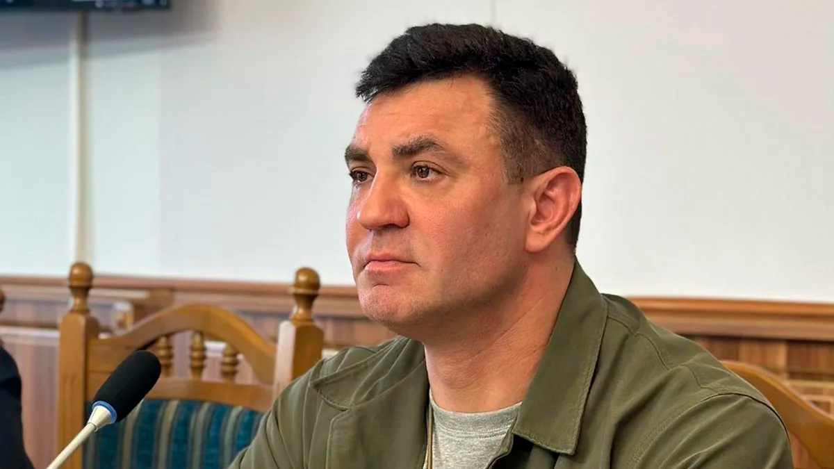 Обкладинка новини Тренування під арештом: нардеп Тищенко показав, як займається спортом вдома