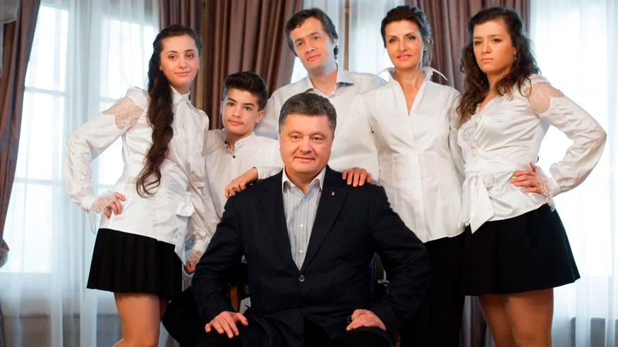 Обкладинка новини Порошенко розповів, де зараз живуть його сини