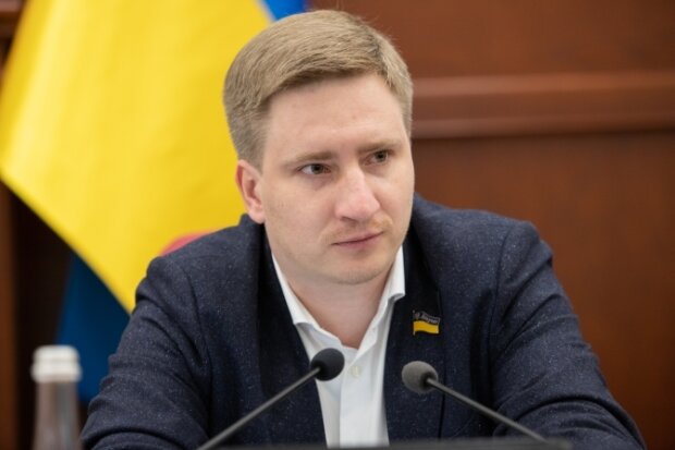 Обкладинка новини Бондаренка, ексзаступника Кличка, підозрюють у розтраті та сприянні ухиленню від служби — він заперечує провину