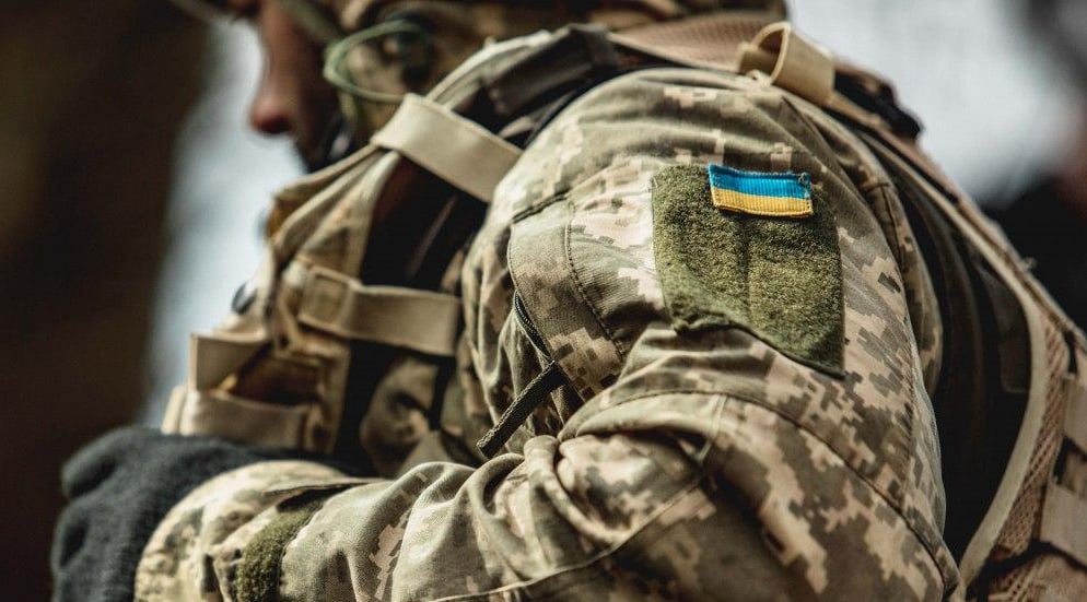 Обкладинка новини Кабмін посилить механізми захисту військових, що викривають корупцію