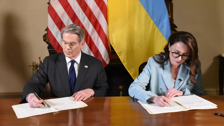 Обкладинка новини Надра не віддають: Україна уклала важливу угоду з США
