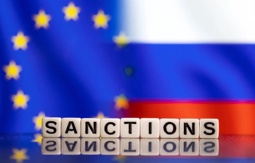 Обкладинка новини Рада ЄС схвалила чергові санкції проти РФ: деталі 18-го пакета і причини затримки