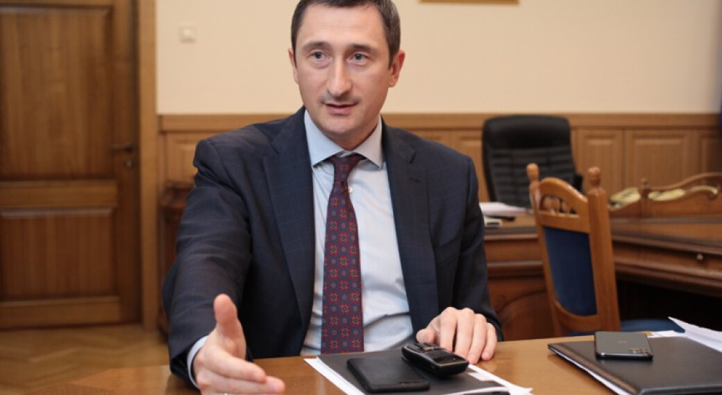Обкладинка новини Суд відклав обрання запобіжного заходу Чернишову на його прохання