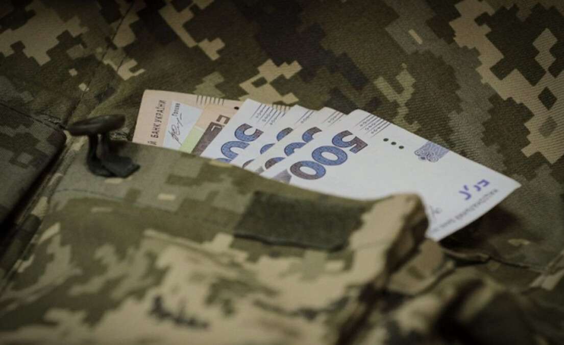 Обкладинка новини Які грошові виплати призначені військовим, нагородженим орденами та званнями