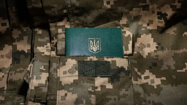 Обкладинка новини Українці після 60 можуть підписати контракт із ЗСУ — нардеп Костенко
