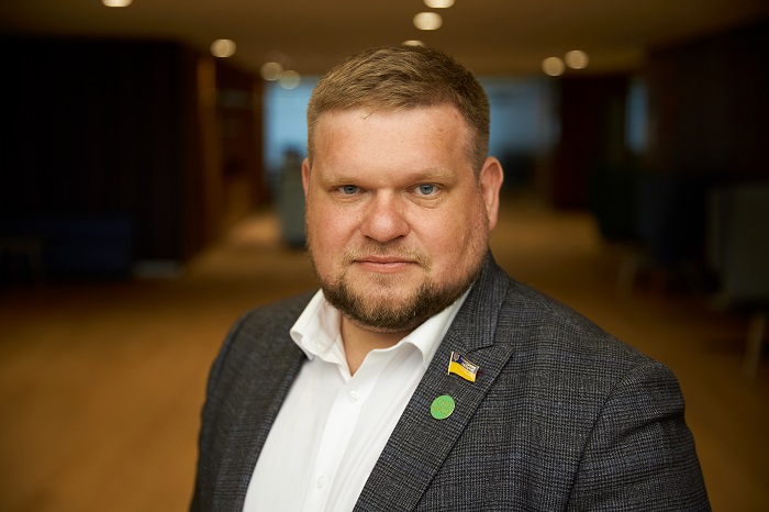Обкладинка новини "Обряд" у суді: нардеп Клочко розсипав мак під час розгляду своєї справи Обкладинка новини "Обряд" у суді: нардеп Клочко розсипав мак під час розгляду своєї справи