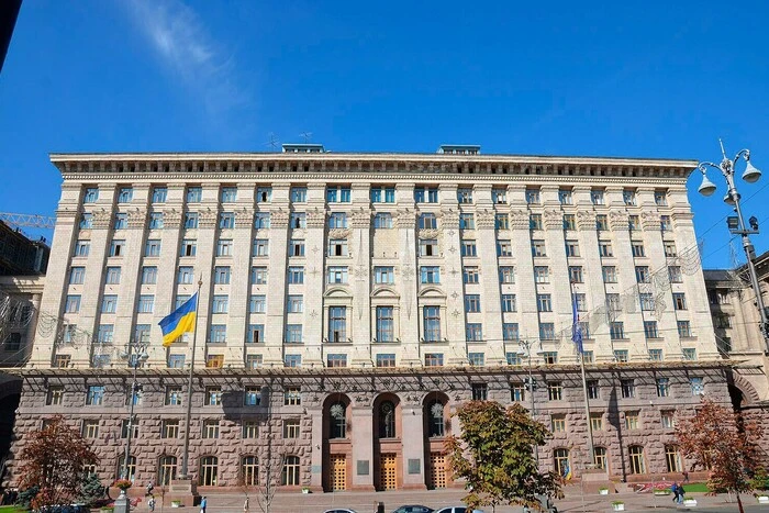 Обкладинка новини КМДА про мобільні укриття: закон не дозволяє. КМВА: не час ховатися за бюрократією