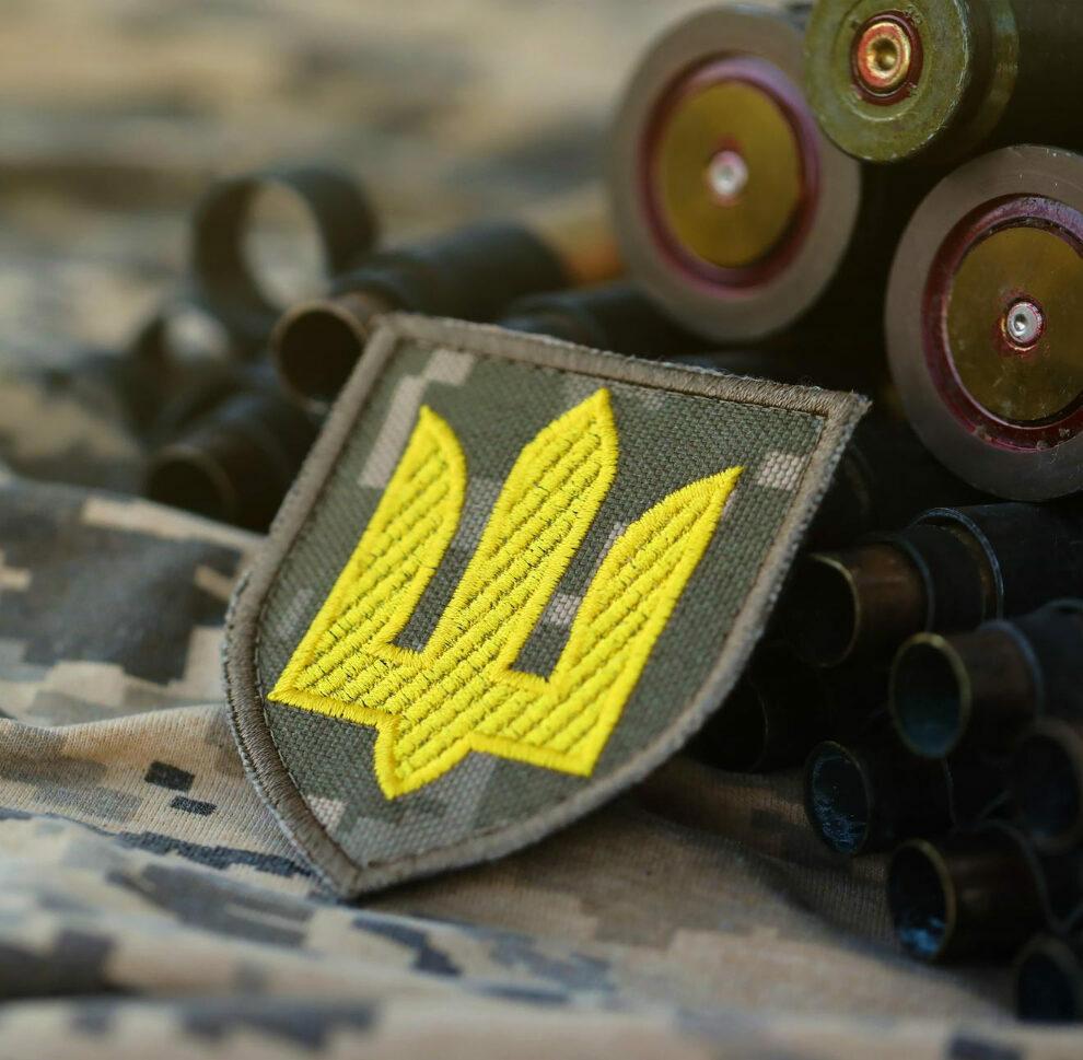 Обкладинка новини "Слуги народу" хочуть амністії за злочини в оборонних закупівлях: подано законопроєкт №13423 — аналіз ЦПК