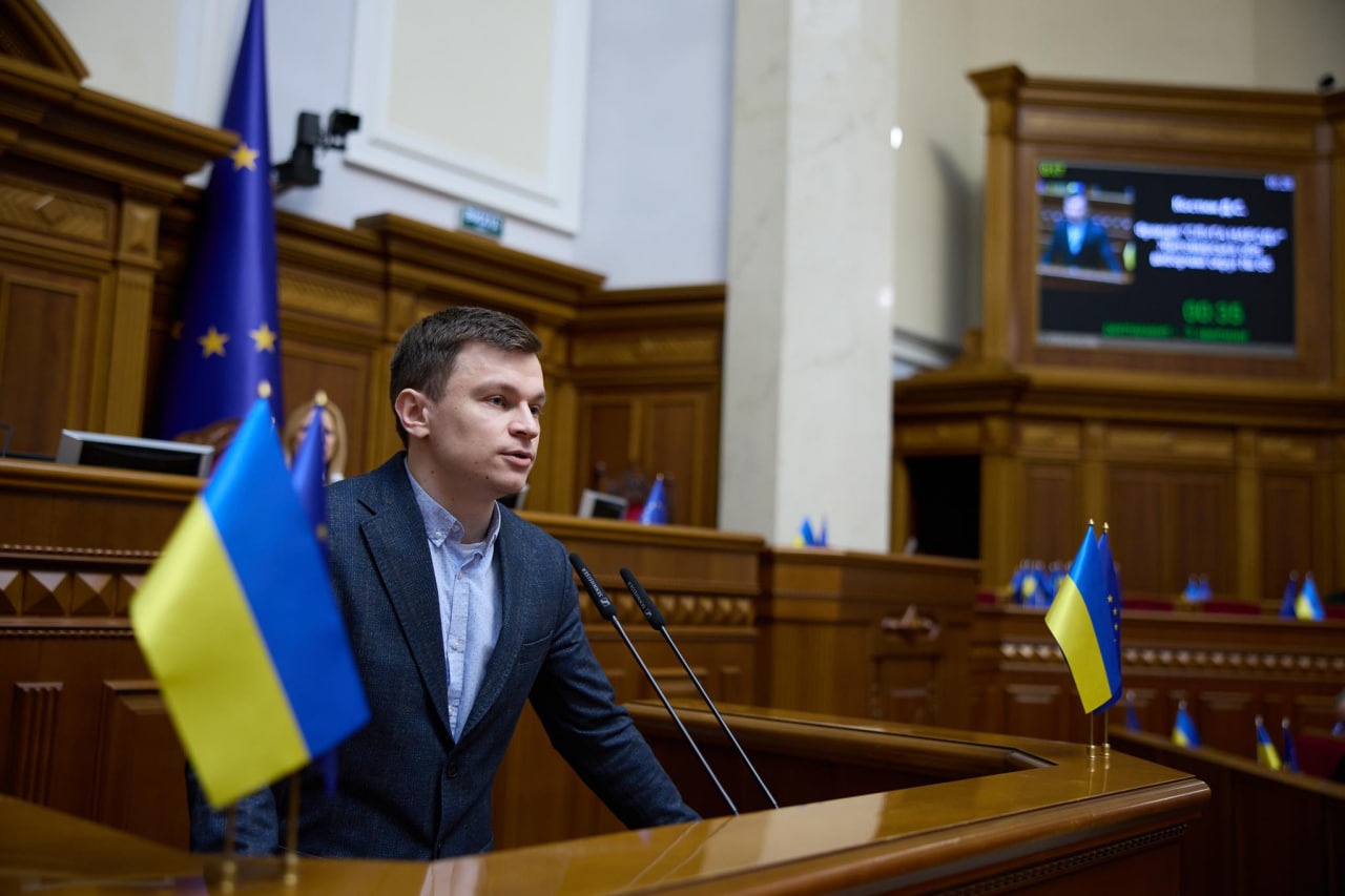 Обкладинка новини Нардеп Дмитро Костюк заявив про вихід з фракції "Слуг народу"
